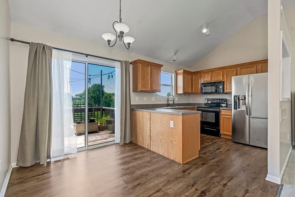 17160 King Court — photo 8