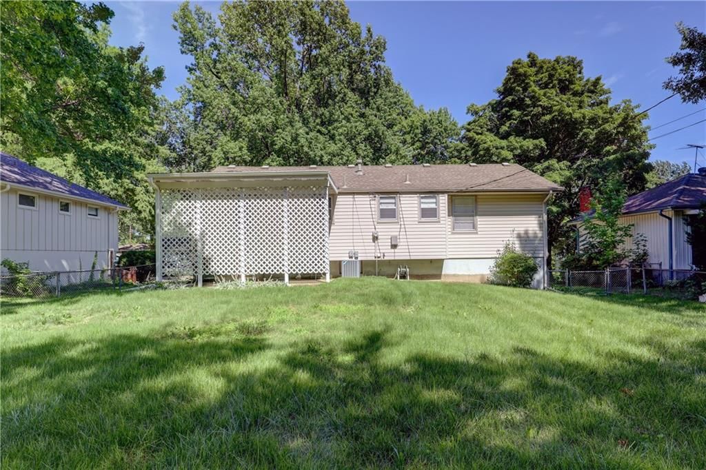 8818 Crescent Avenue — photo 2