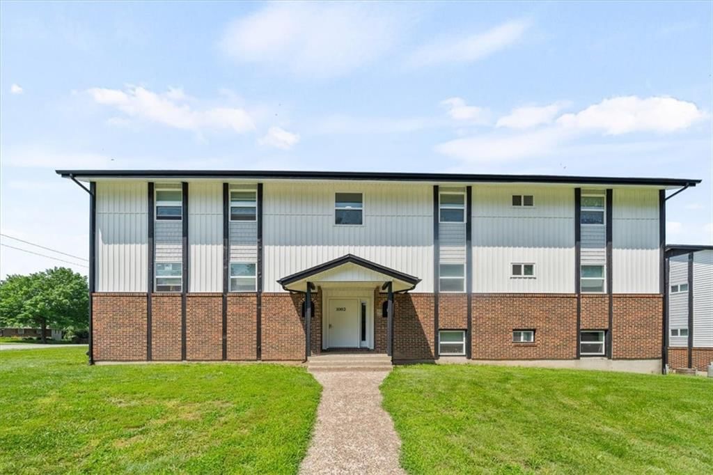 1002 Twin Oaks Terrace, Harrisonville, MO