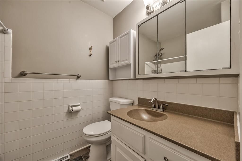 8608 Maple Avenue — photo 13