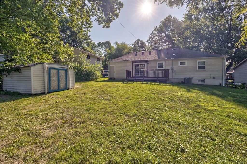 8608 Maple Avenue — photo 18