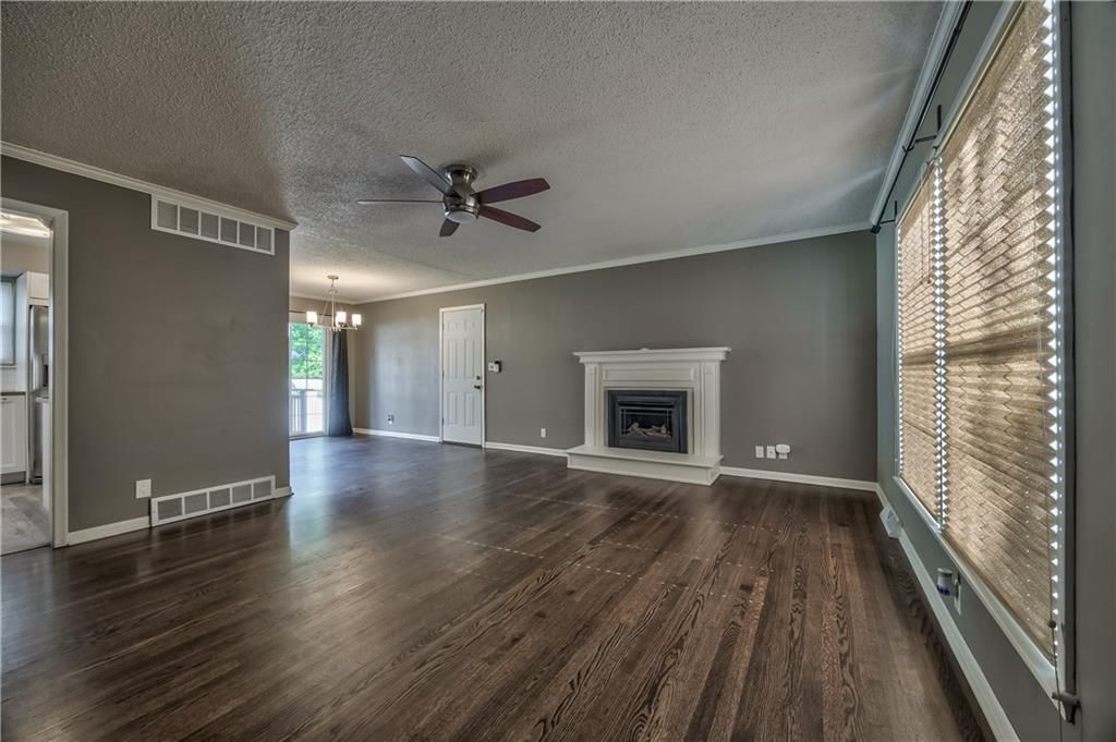 8608 Maple Avenue — photo 3