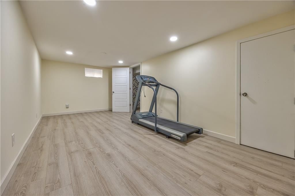 8608 Maple Avenue — photo 21