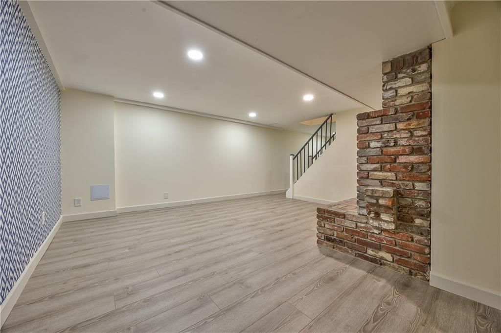 8608 Maple Avenue — photo 24