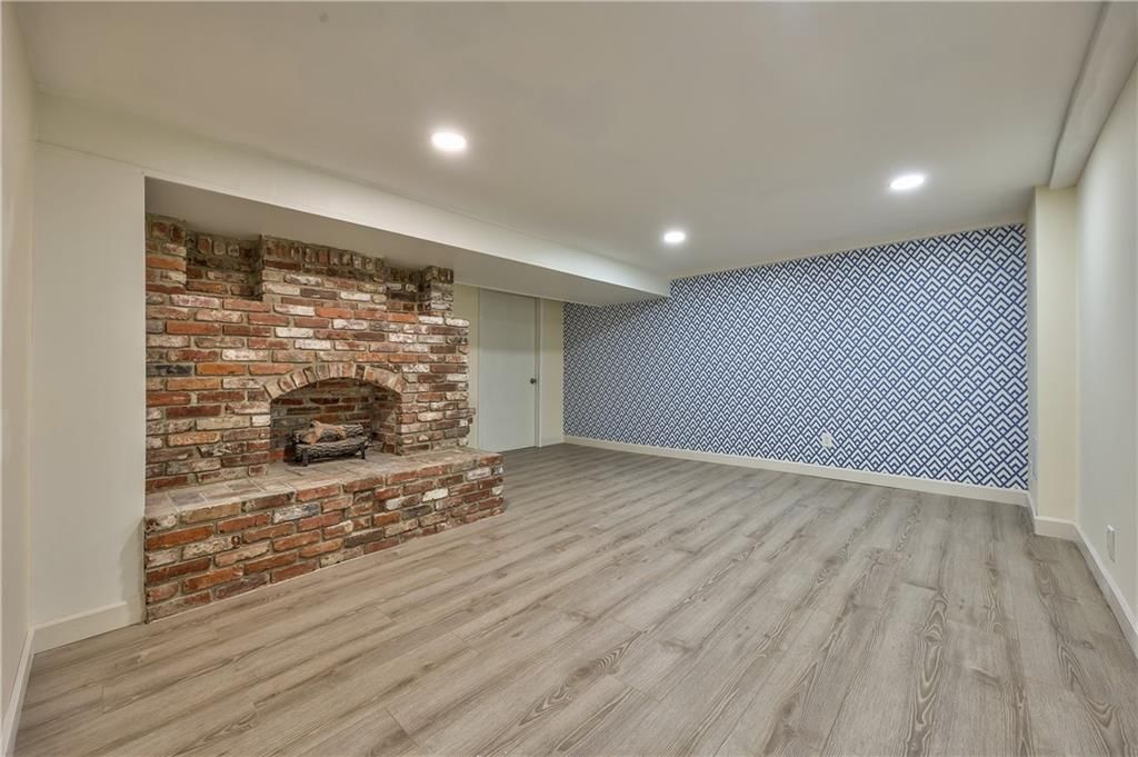 8608 Maple Avenue — photo 26