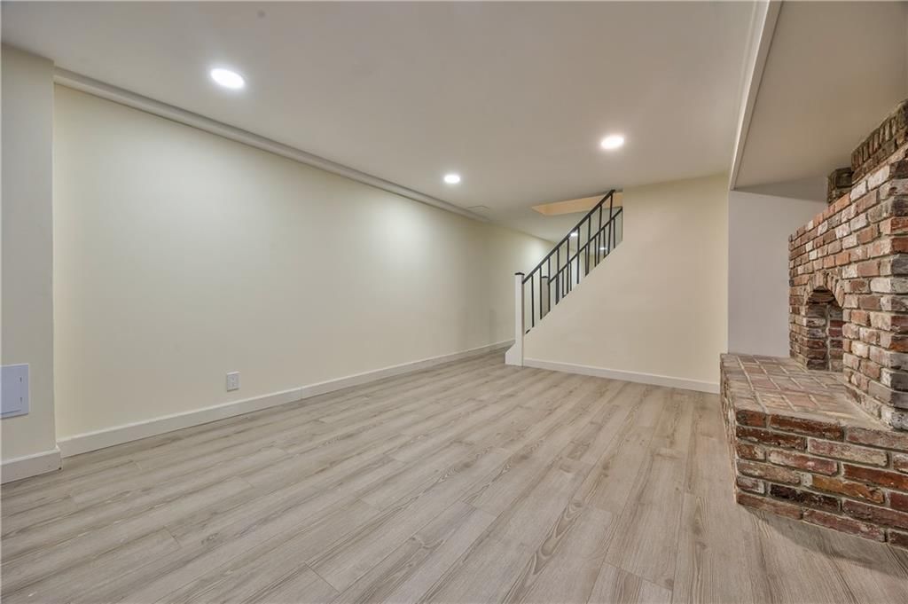 8608 Maple Avenue — photo 27