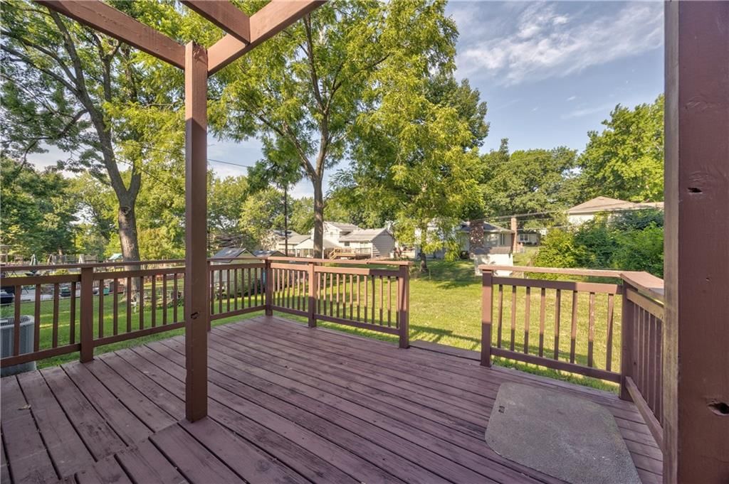 8608 Maple Avenue — photo 28
