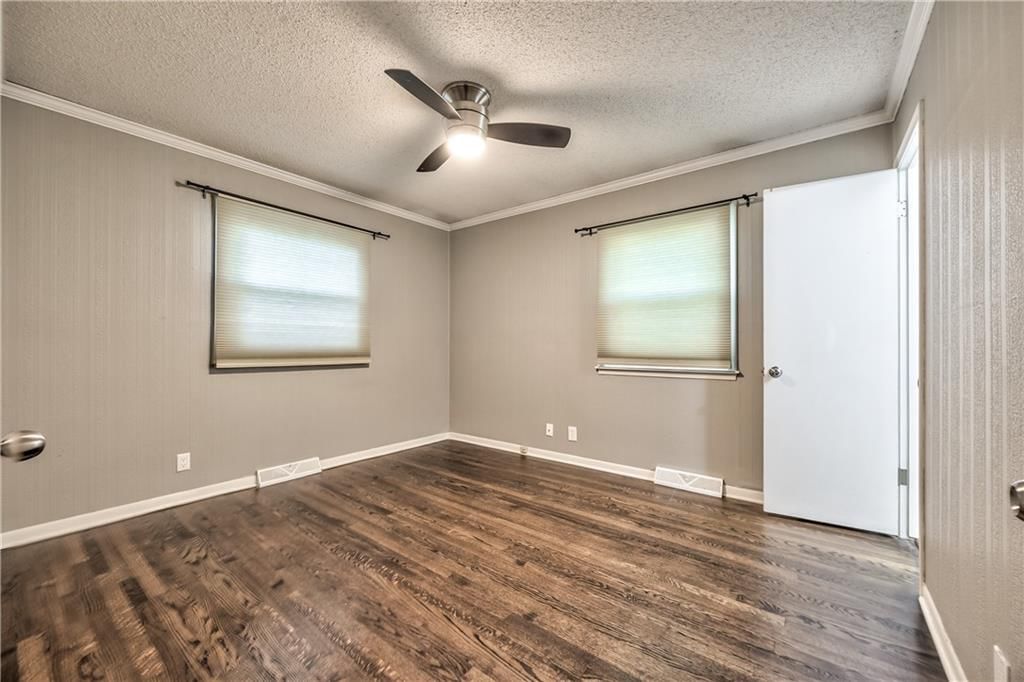 8608 Maple Avenue — photo 4