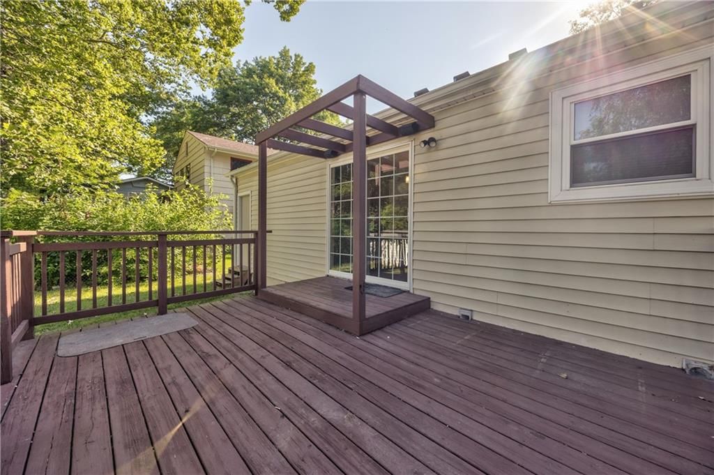 8608 Maple Avenue — photo 32