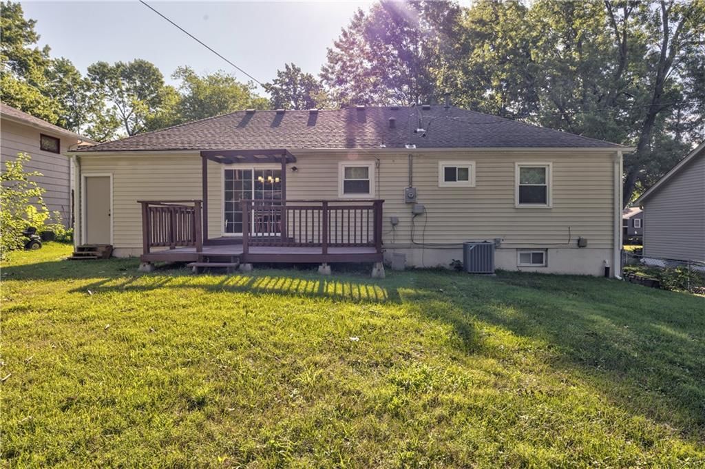 8608 Maple Avenue — photo 33