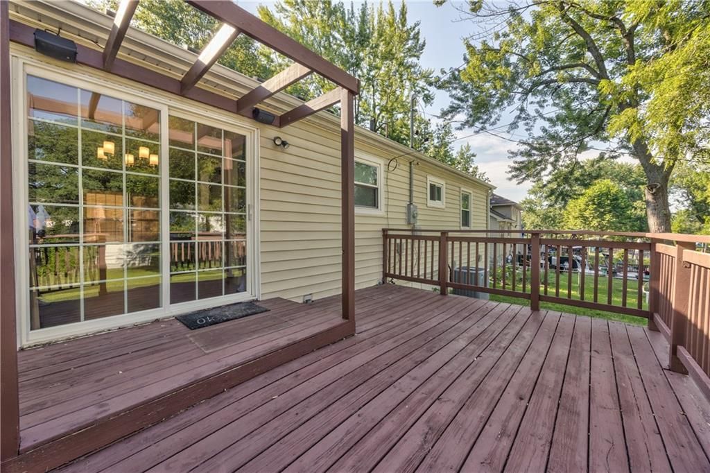 8608 Maple Avenue — photo 34