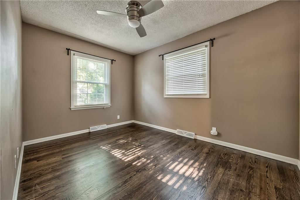 8608 Maple Avenue — photo 8