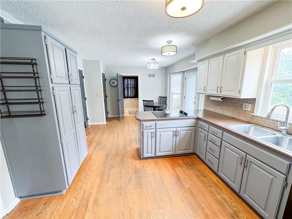 1639 NE Debonair Drive — photo 8