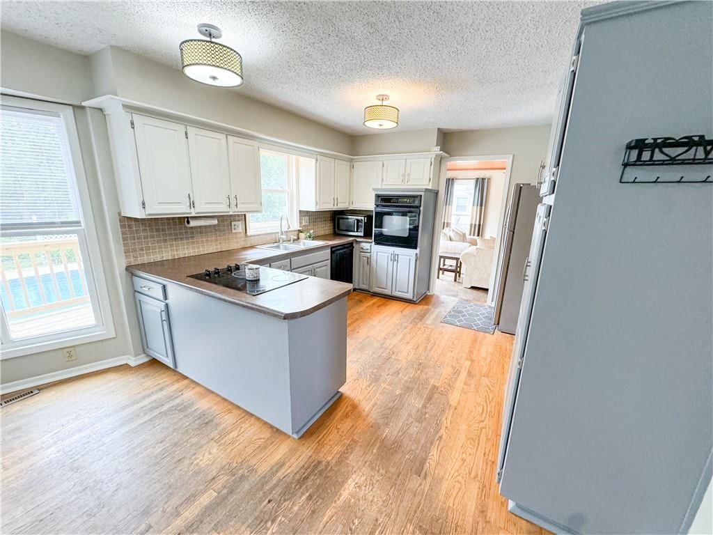 1639 NE Debonair Drive — photo 9