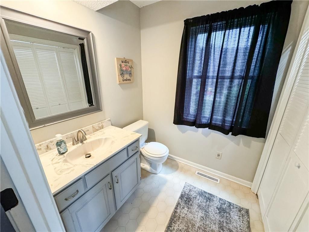 1639 NE Debonair Drive — photo 10