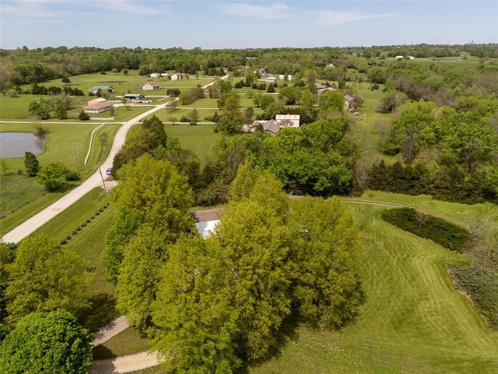 23041 Bedford Road — photo 40