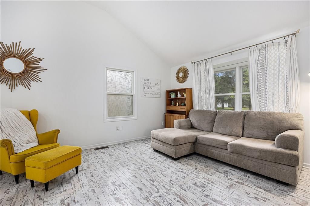 2 E Virginia Street — photo 4