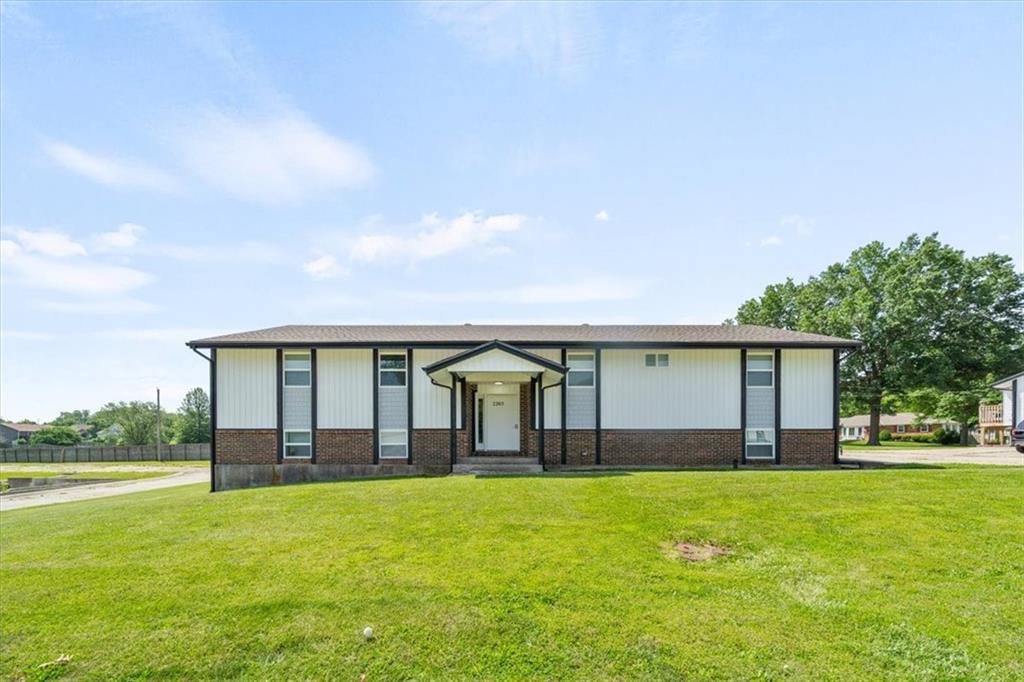 2203 Mission Road, Harrisonville, MO