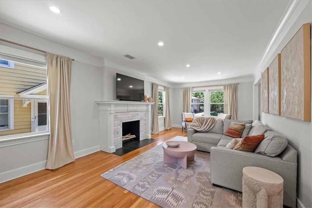 636 W 61st Street — photo 5