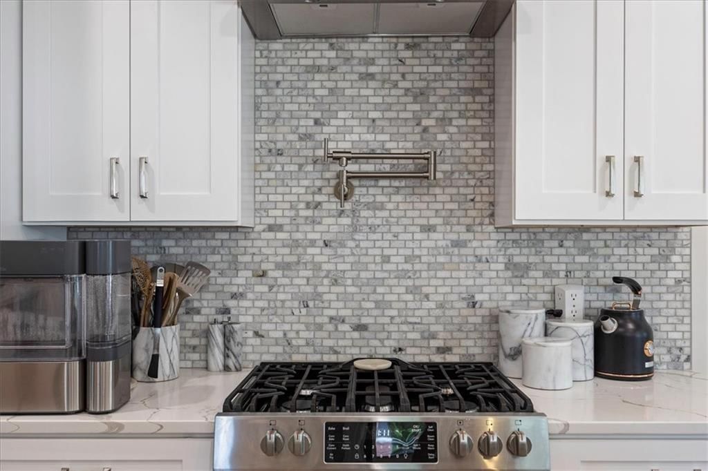 636 W 61st Street — photo 8