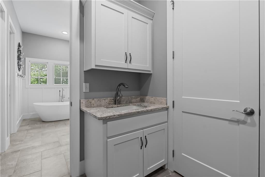 4915 NW Canyon Court — photo 50