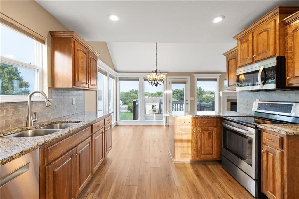 444 Redbud Court — photo 8