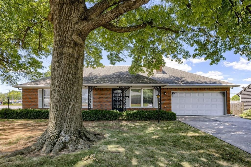 7424 Maywood Avenue — photo 3