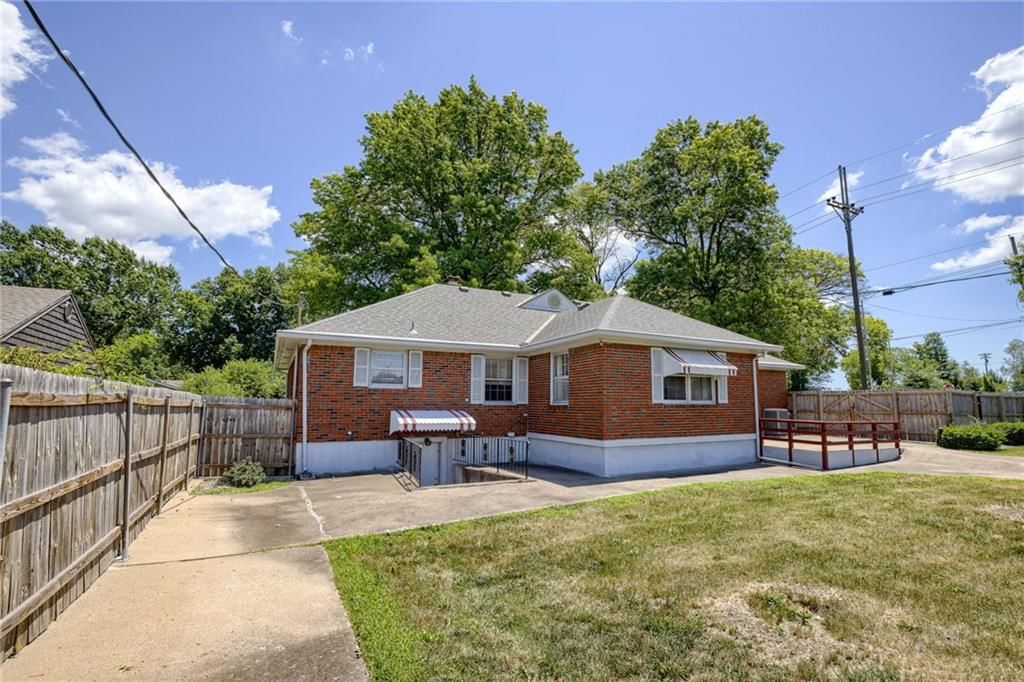 7424 Maywood Avenue — photo 36