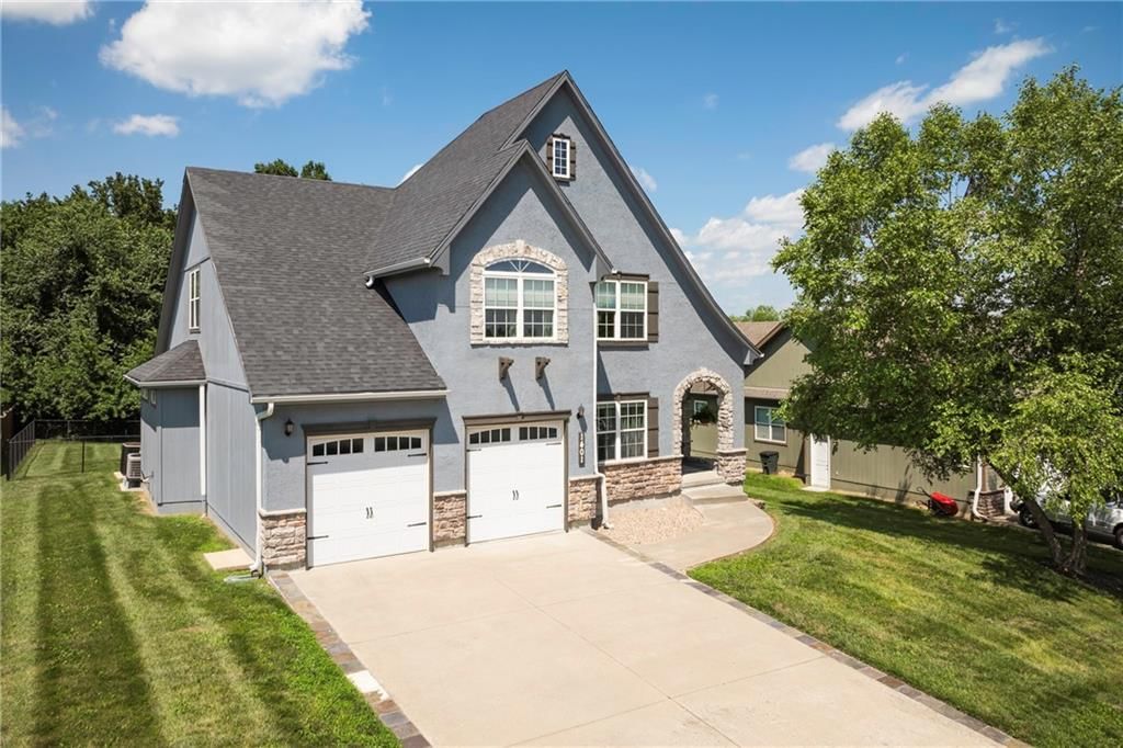 1401 Nottingham Drive — photo 2