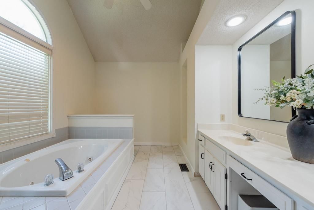 11025 N GRAND Avenue — photo 18