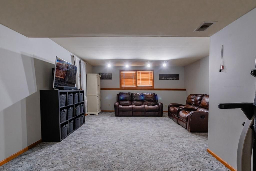 11025 N GRAND Avenue — photo 21