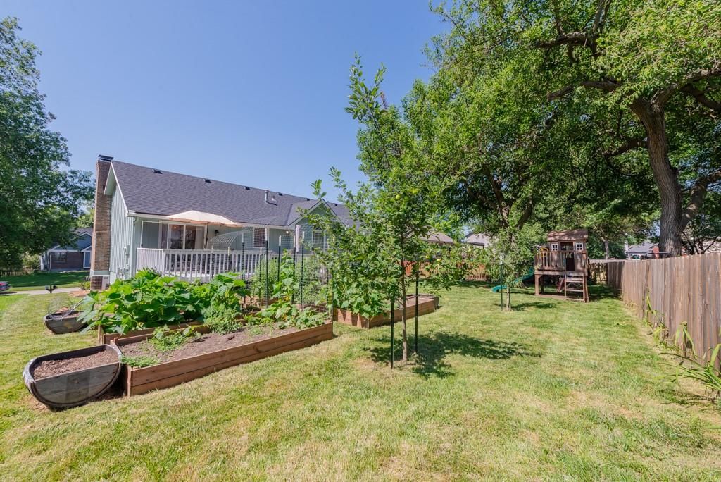 11025 N GRAND Avenue — photo 24