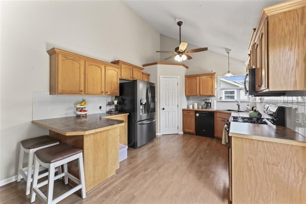 523 Hillbrook Drive — photo 8