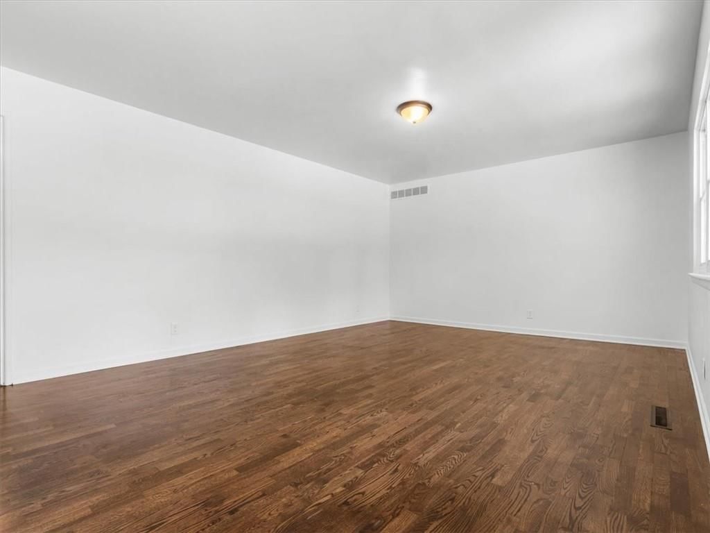 1605 Brookside Street — photo 2