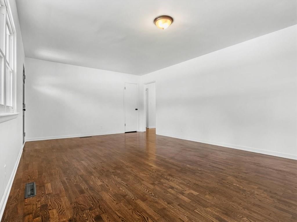 1605 Brookside Street — photo 3