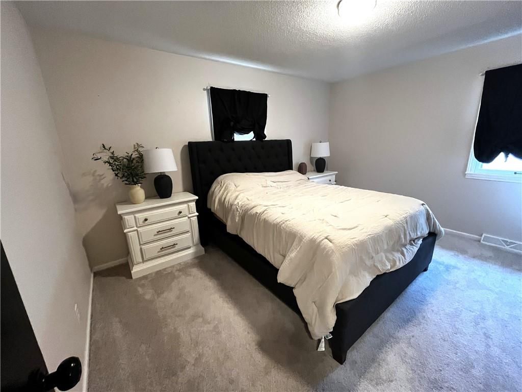 812 MANOR Court — photo 4