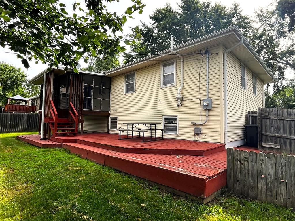 812 MANOR Court — photo 6
