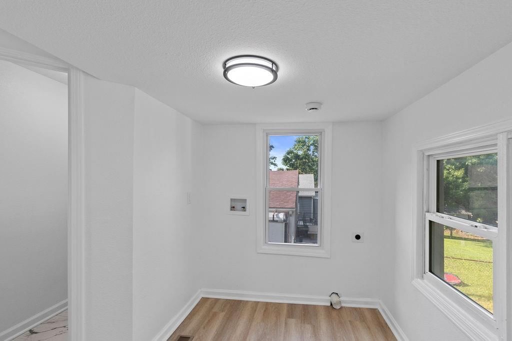 1233 S Pleasant Street — photo 11