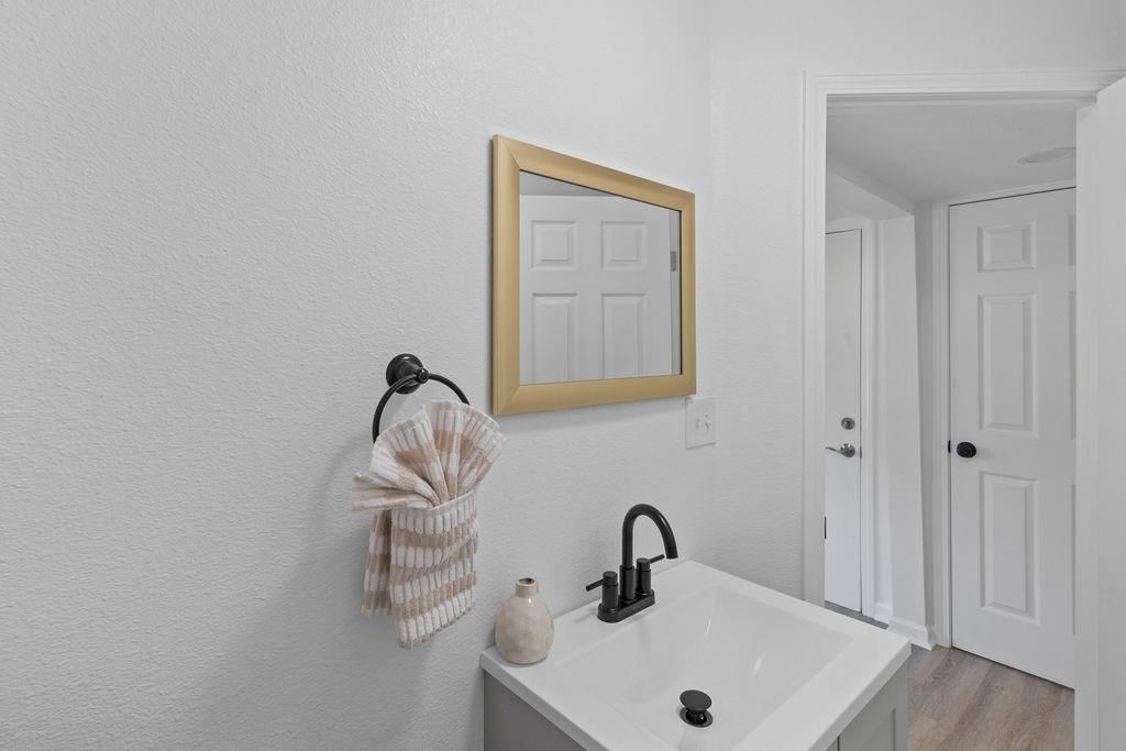 1233 S Pleasant Street — photo 13