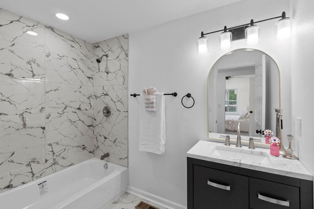1233 S Pleasant Street — photo 18