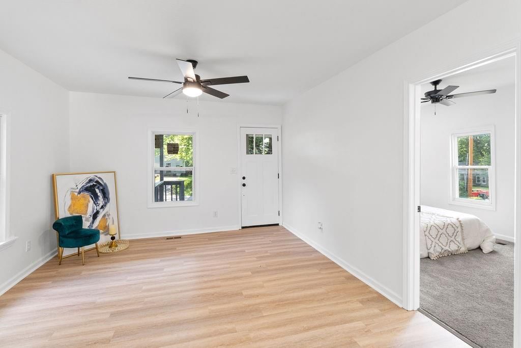 1233 S Pleasant Street — photo 3