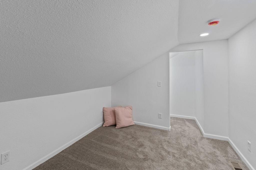 1233 S Pleasant Street — photo 21