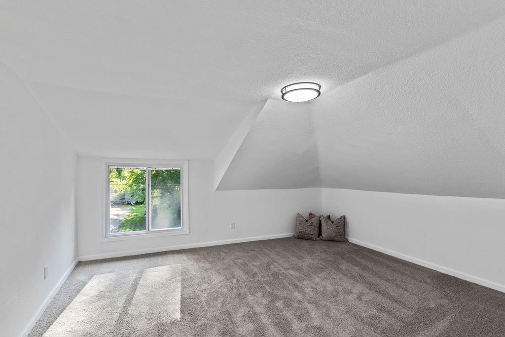 1233 S Pleasant Street — photo 24