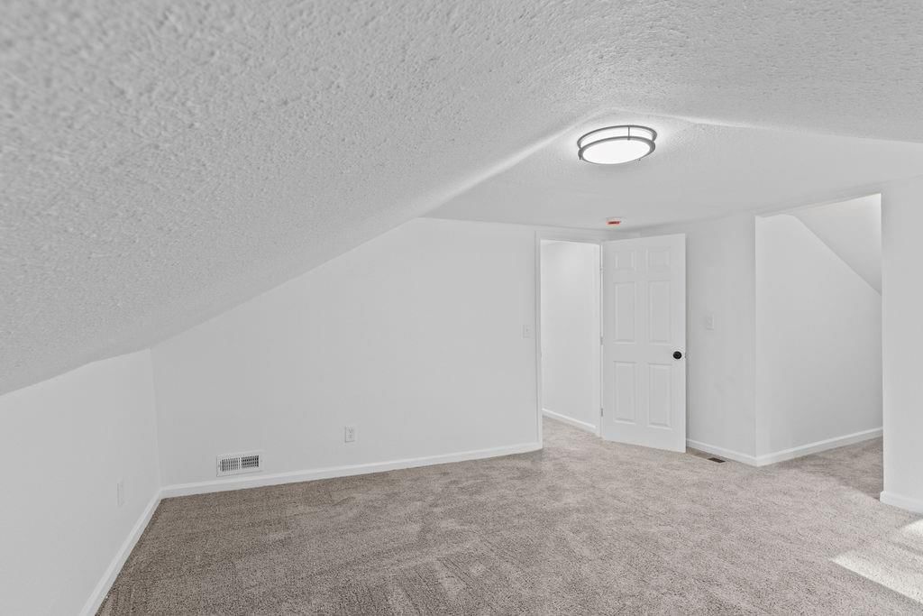 1233 S Pleasant Street — photo 28