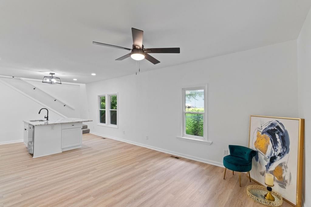 1233 S Pleasant Street — photo 4