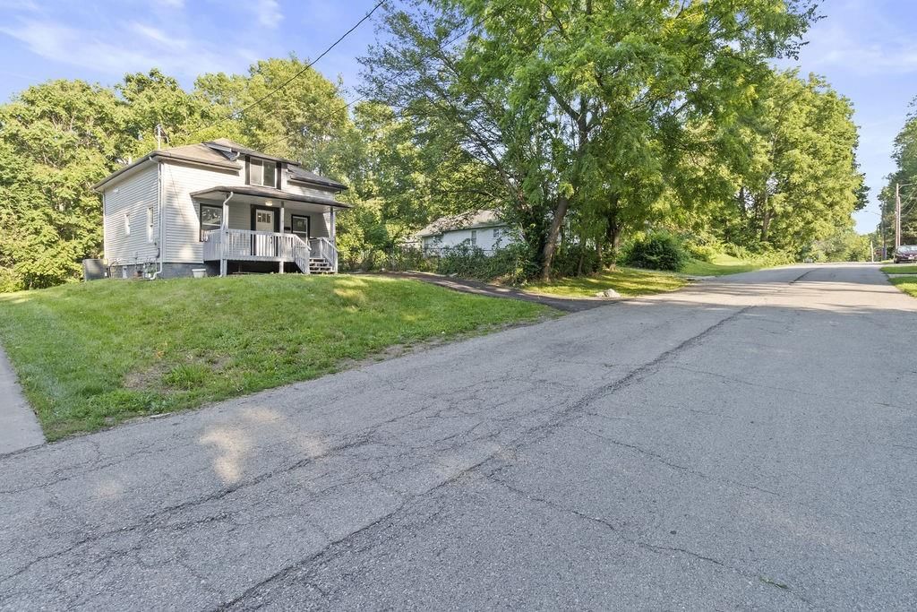 1233 S Pleasant Street — photo 35