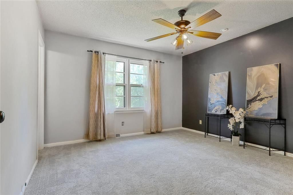 1139 N Walker Lane — photo 14