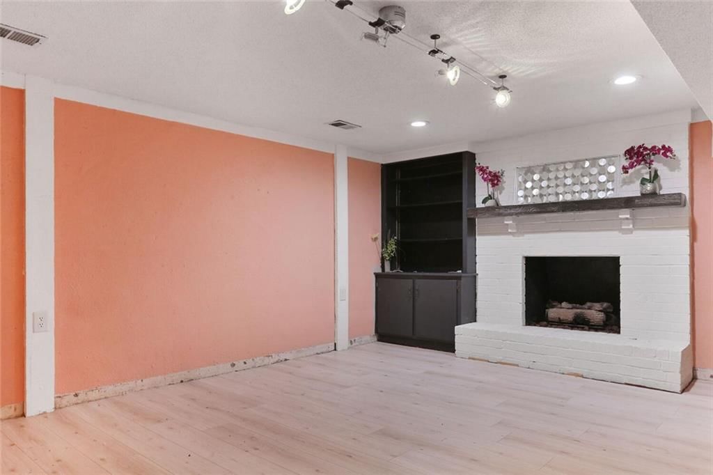 1139 N Walker Lane — photo 26
