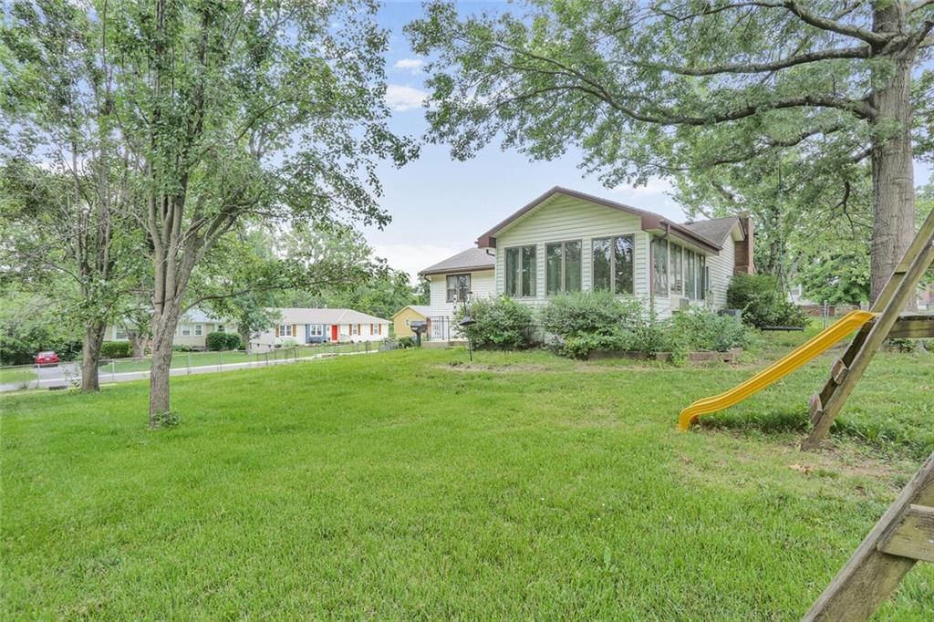 1139 N Walker Lane — photo 29