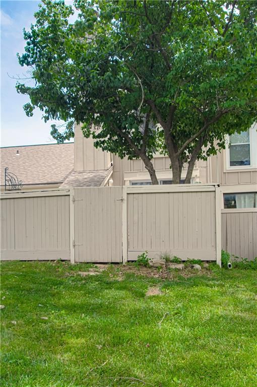 12131 W 82nd Terrace — photo 32